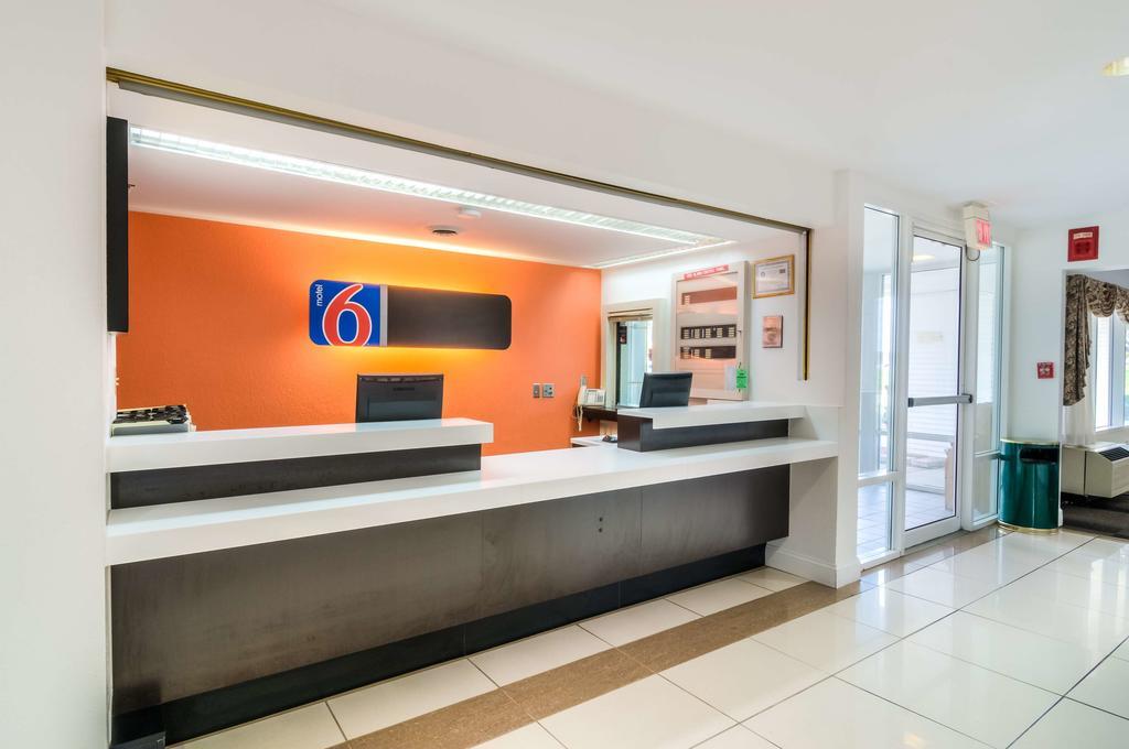 Motel 6 Normal Zewnętrze zdjęcie